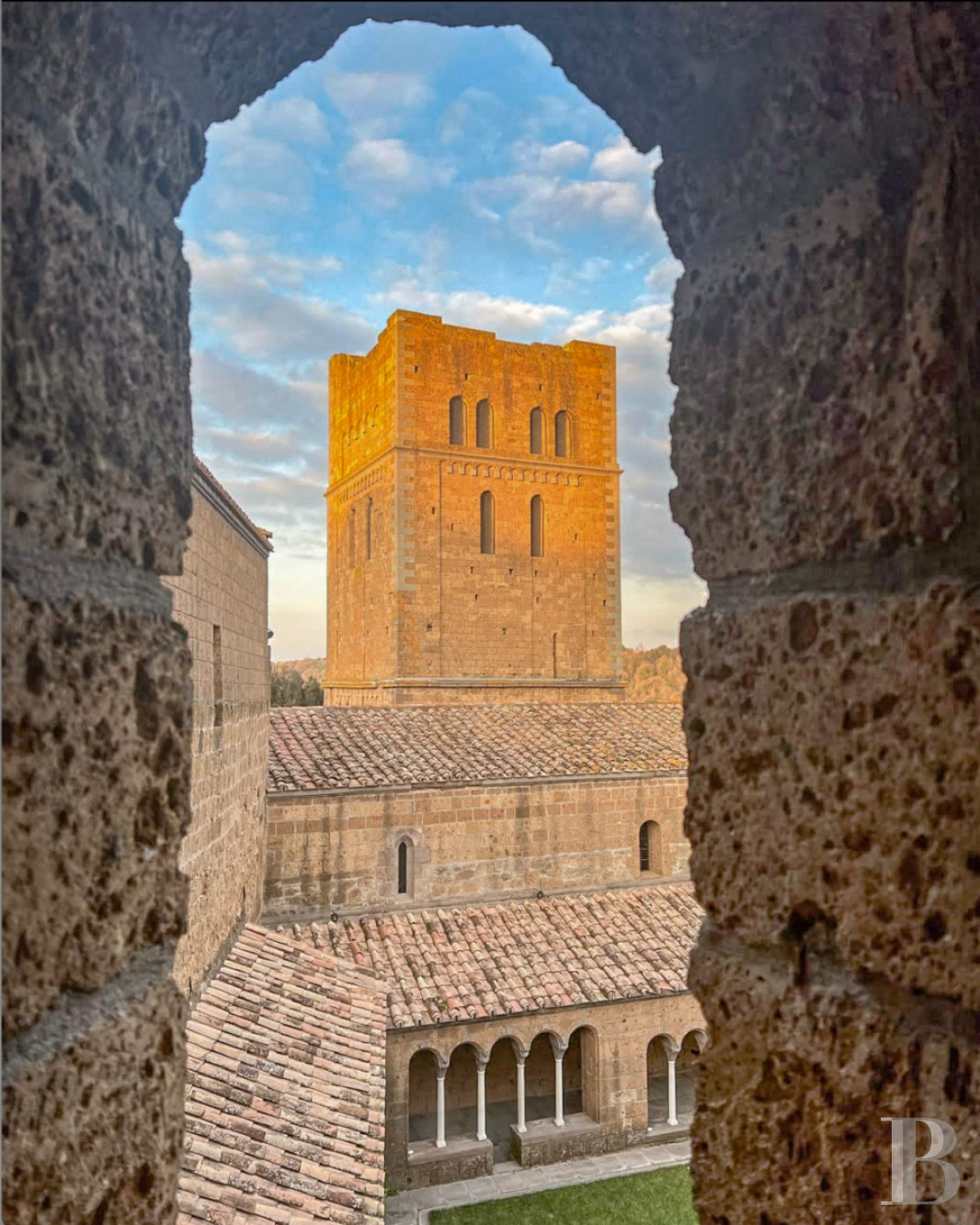 En Italie, au sud de Tuscania dans la province de Viterbe, une ancienne abbaye cistercienne réhabilitée au tournant du siècle - photo  n°27